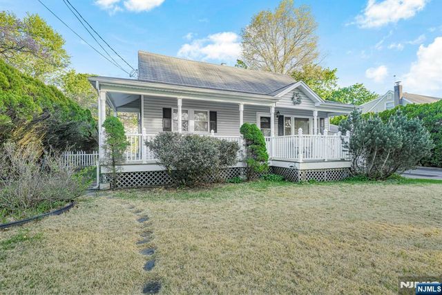 94 Barbara Drive, Pompton Lakes, NJ 07442