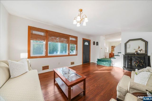 94 Barbara Drive, Pompton Lakes, NJ 07442