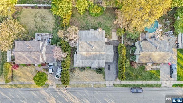 94 Barbara Drive, Pompton Lakes, NJ 07442