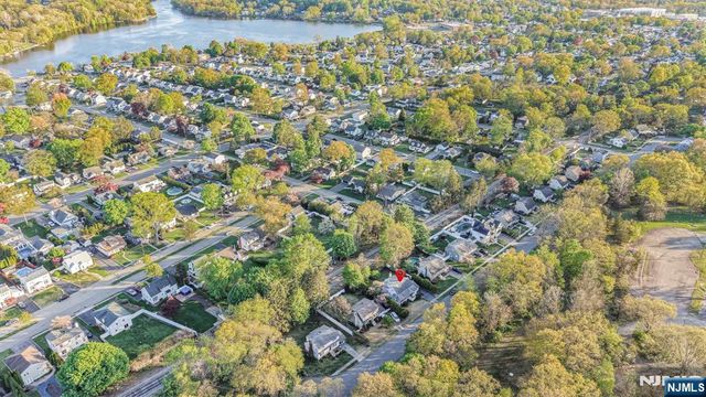 94 Barbara Drive, Pompton Lakes, NJ 07442