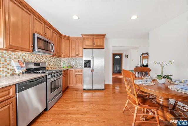 94 Barbara Drive, Pompton Lakes, NJ 07442