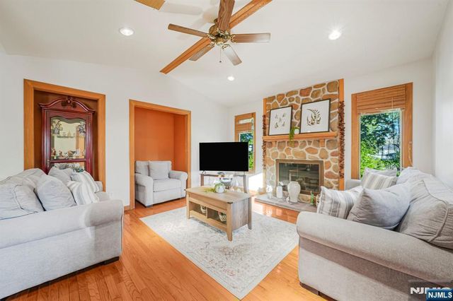 94 Barbara Drive, Pompton Lakes, NJ 07442