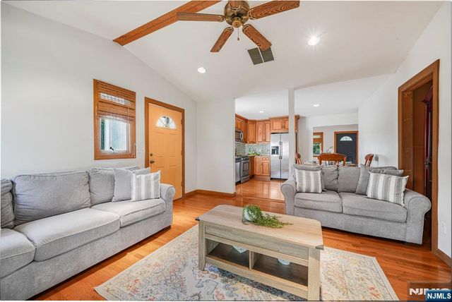 94 Barbara Drive, Pompton Lakes, NJ 07442