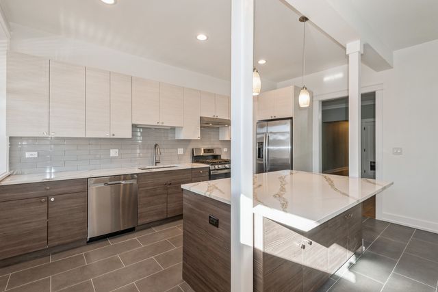 1535 W Estes Avenue 2, Chicago, IL 60626