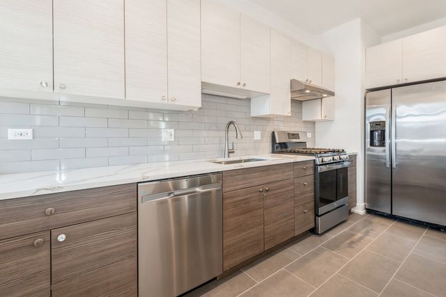 1535 W Estes Avenue 2, Chicago, IL 60626