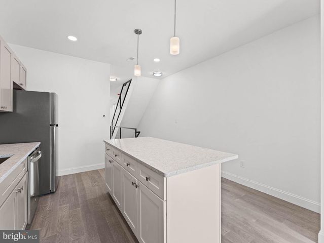 852 WOODLAND AVE, Camden, NJ 08104