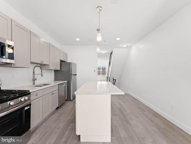 852 WOODLAND AVE, Camden, NJ 08104