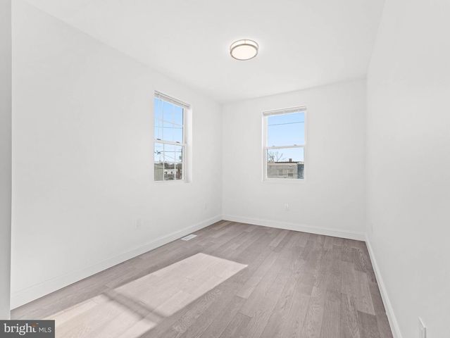 852 WOODLAND AVE, Camden, NJ 08104