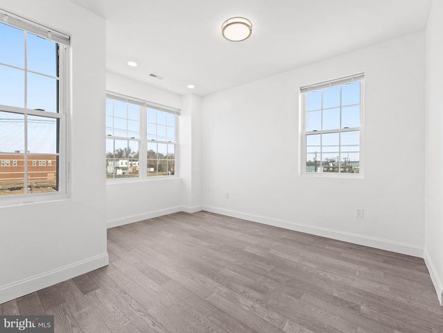 852 WOODLAND AVE, Camden, NJ 08104