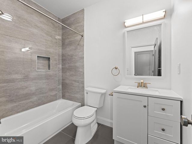 852 WOODLAND AVE, Camden, NJ 08104