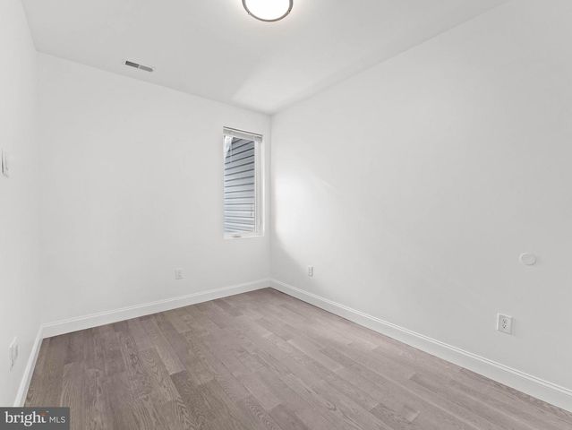 852 WOODLAND AVE, Camden, NJ 08104