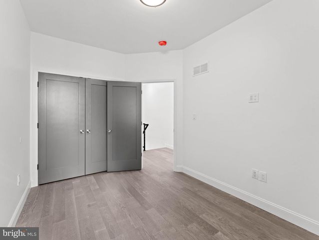 852 WOODLAND AVE, Camden, NJ 08104