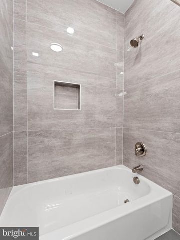 852 WOODLAND AVE, Camden, NJ 08104