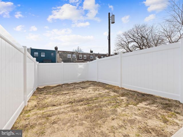 852 WOODLAND AVE, Camden, NJ 08104