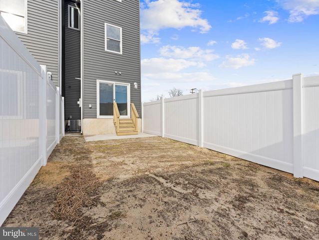 852 WOODLAND AVE, Camden, NJ 08104