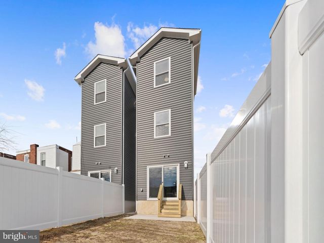 852 WOODLAND AVE, Camden, NJ 08104