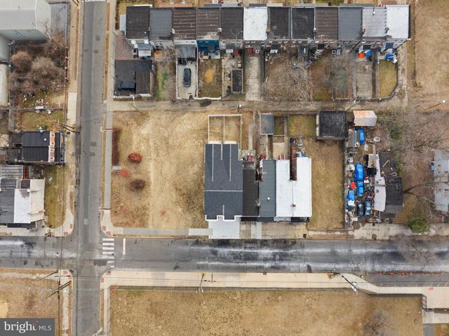 852 WOODLAND AVE, Camden, NJ 08104