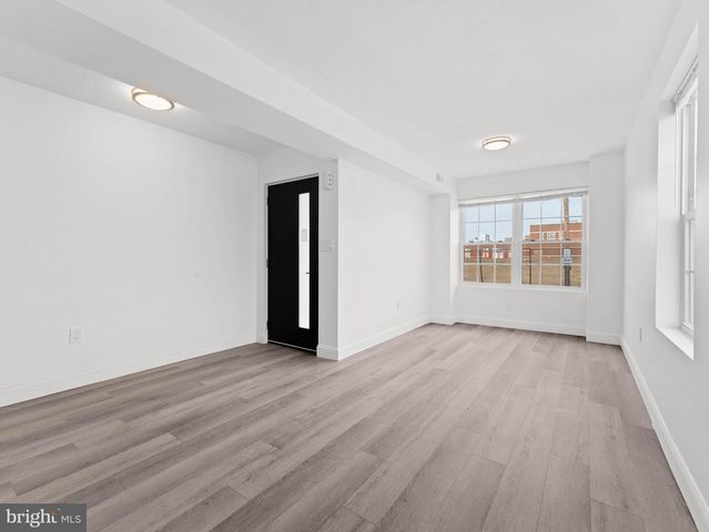 852 WOODLAND AVE, Camden, NJ 08104