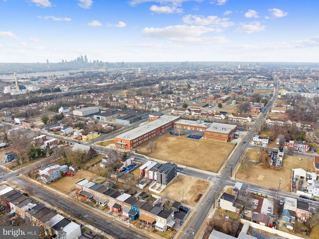 852 WOODLAND AVE, Camden, NJ 08104