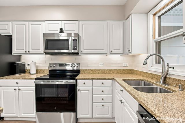 1403 Dairy Lane, Mundelein, IL 60060