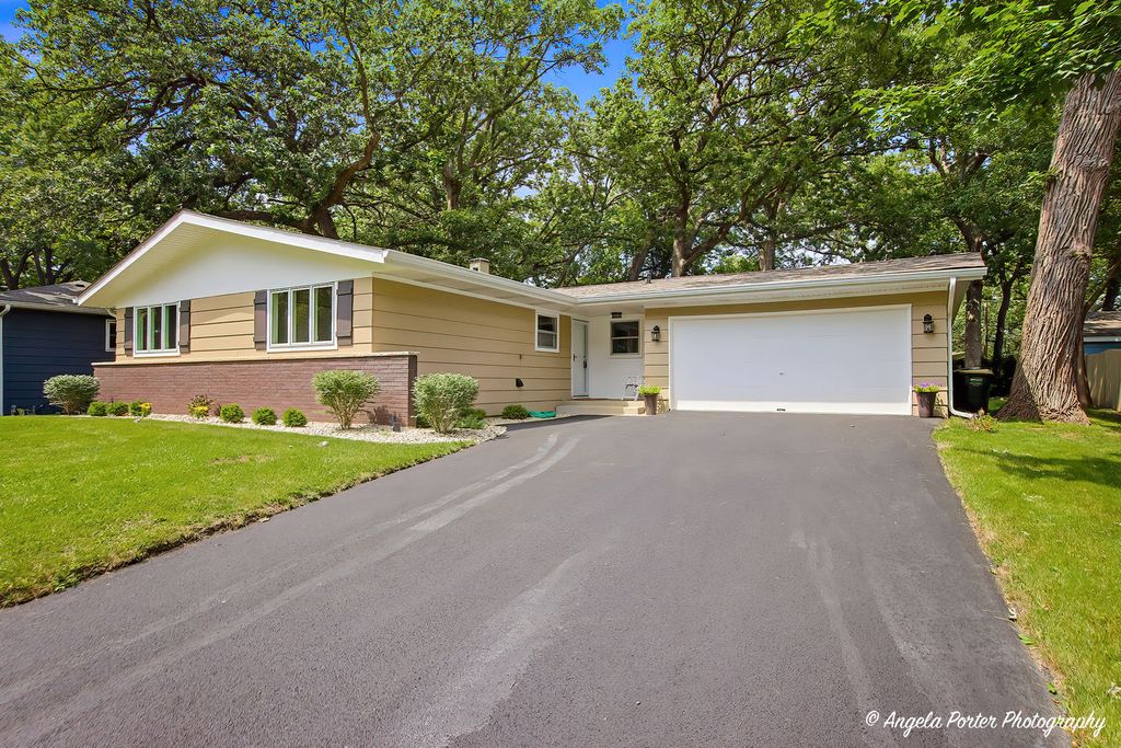 1403 Dairy Lane, Mundelein, IL 60060