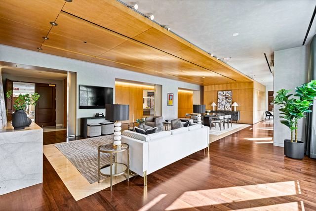 65 E GOETHE Street 3W, Chicago, IL 60610