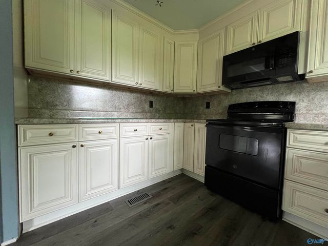 2498 Barnes Drive, Hokes Bluff, AL 35903