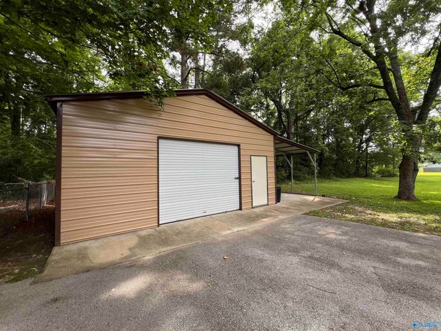 2498 Barnes Drive, Hokes Bluff, AL 35903