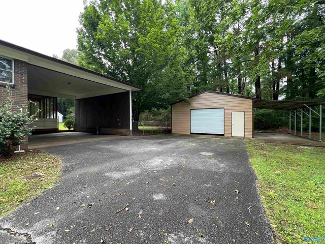 2498 Barnes Drive, Hokes Bluff, AL 35903