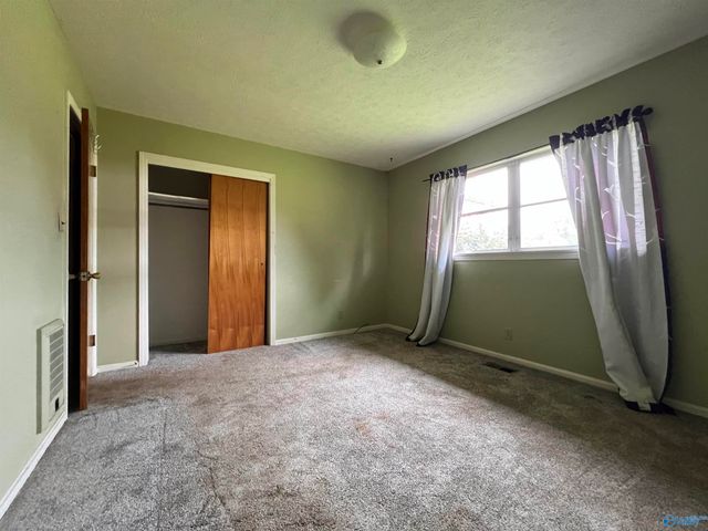 2498 Barnes Drive, Hokes Bluff, AL 35903