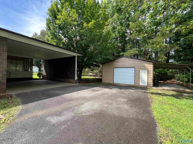 2498 Barnes Drive, Hokes Bluff, AL 35903