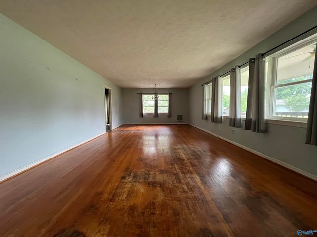 2498 Barnes Drive, Hokes Bluff, AL 35903