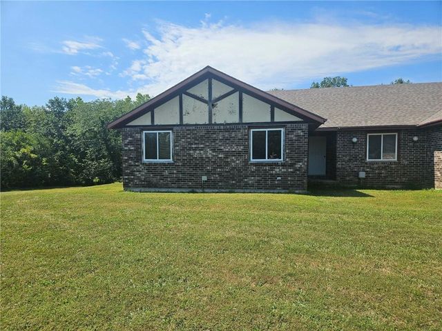 25410 High Drive, Excelsior Springs, MO 64024