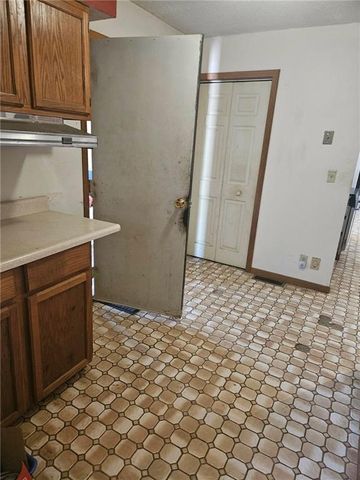 25410 High Drive, Excelsior Springs, MO 64024
