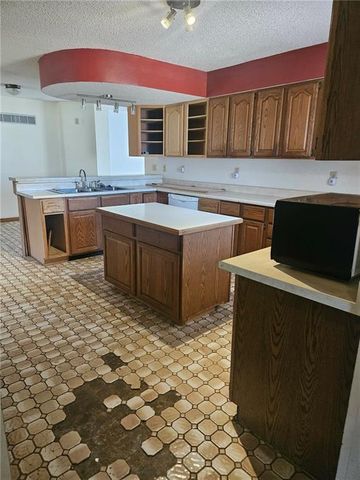 25410 High Drive, Excelsior Springs, MO 64024