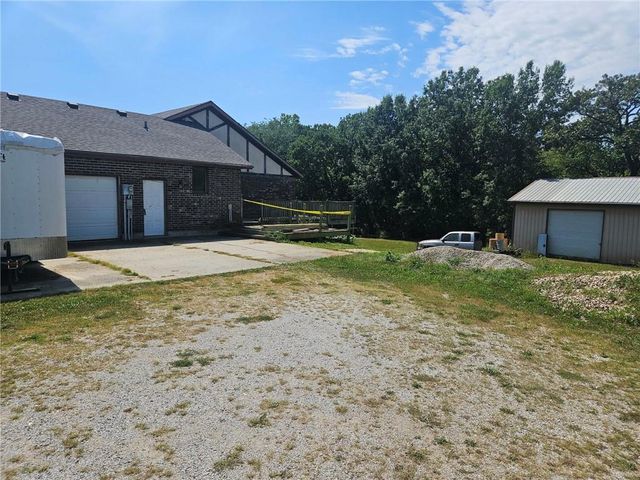 25410 High Drive, Excelsior Springs, MO 64024