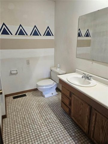 25410 High Drive, Excelsior Springs, MO 64024