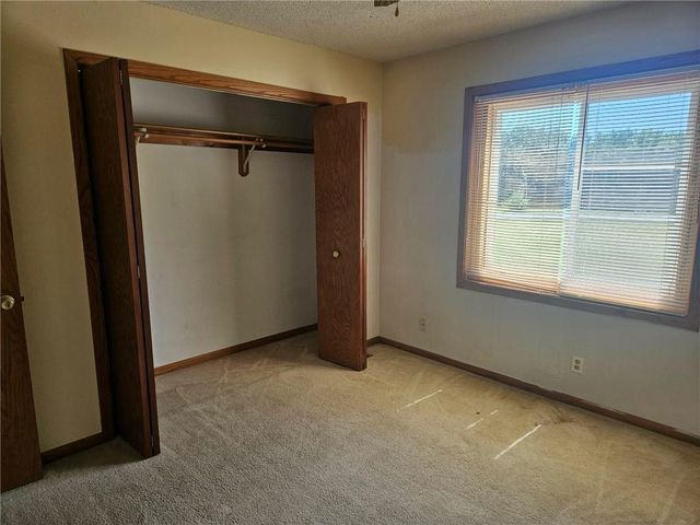 25410 High Drive, Excelsior Springs, MO 64024