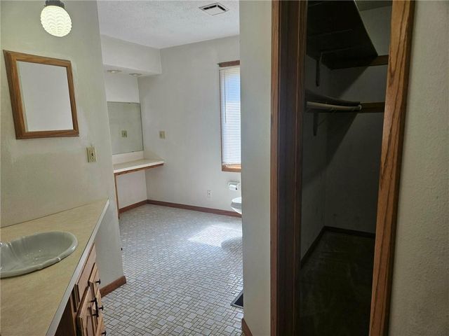 25410 High Drive, Excelsior Springs, MO 64024