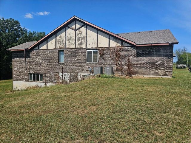 25410 High Drive, Excelsior Springs, MO 64024