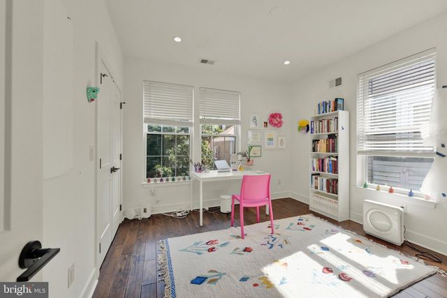 162 W SHARPNACK, Philadelphia, PA 19119