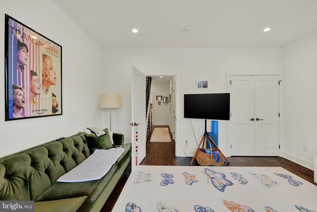 162 W SHARPNACK, Philadelphia, PA 19119