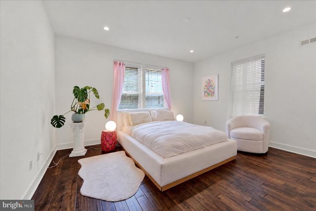 162 W SHARPNACK, Philadelphia, PA 19119