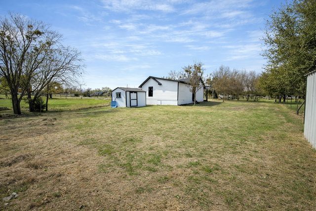 211 Crockett Street, Rice, TX 75155