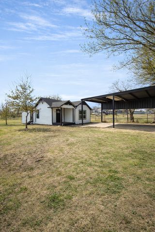 211 Crockett Street, Rice, TX 75155