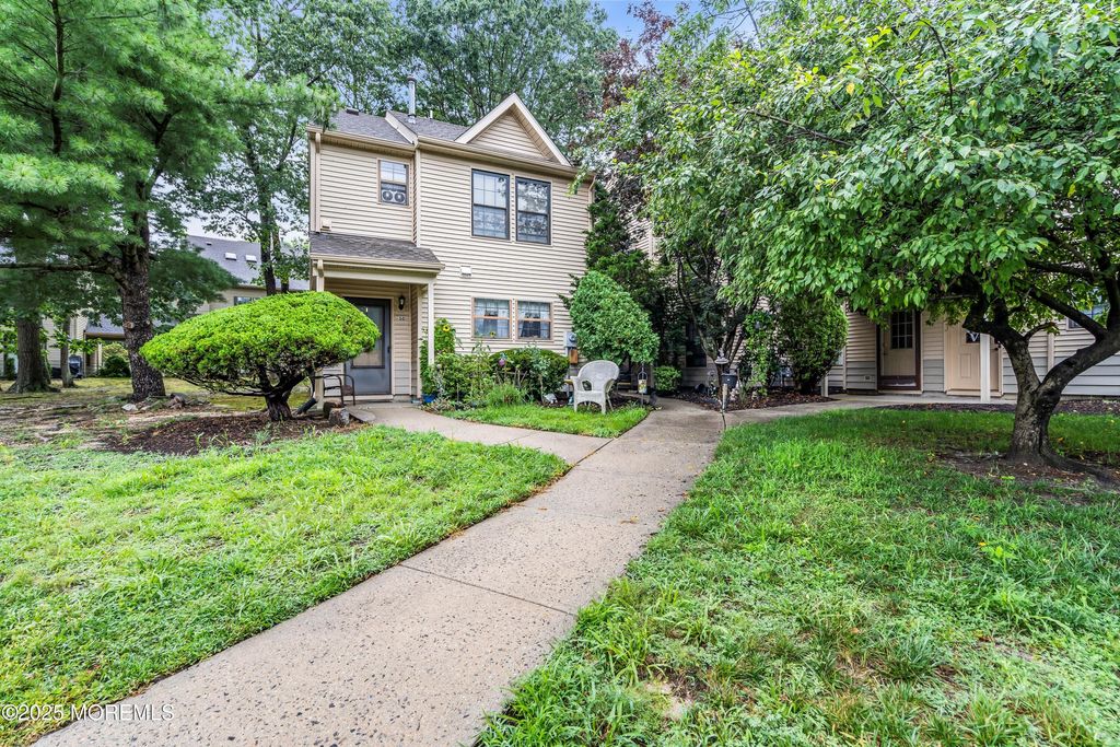 54 Snapdragon Court, Jackson, NJ 08527
