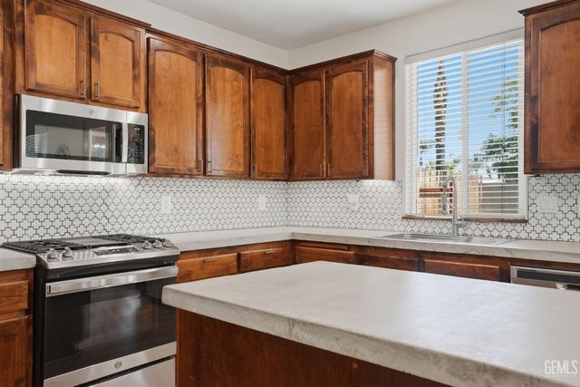 12002 Galileo Drive, Bakersfield, CA 93312