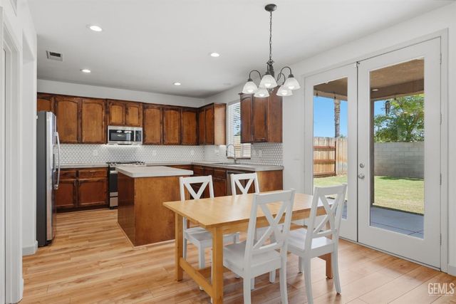 12002 Galileo Drive, Bakersfield, CA 93312