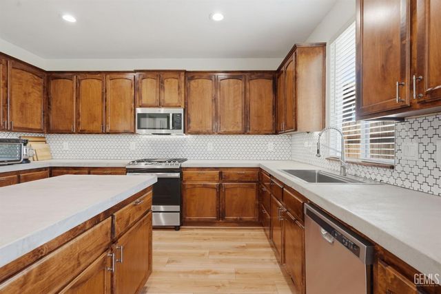 12002 Galileo Drive, Bakersfield, CA 93312