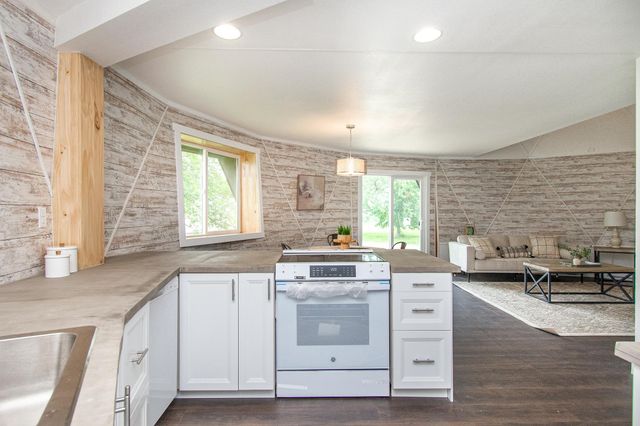 1758 108th Avenue S, Moorhead, MN 56560